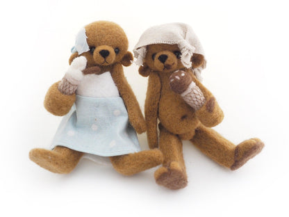 Needle felted bears with ice creams!