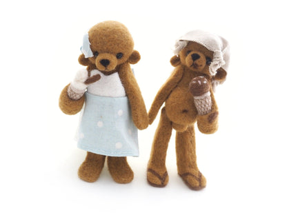 Needle felted bears with ice creams!